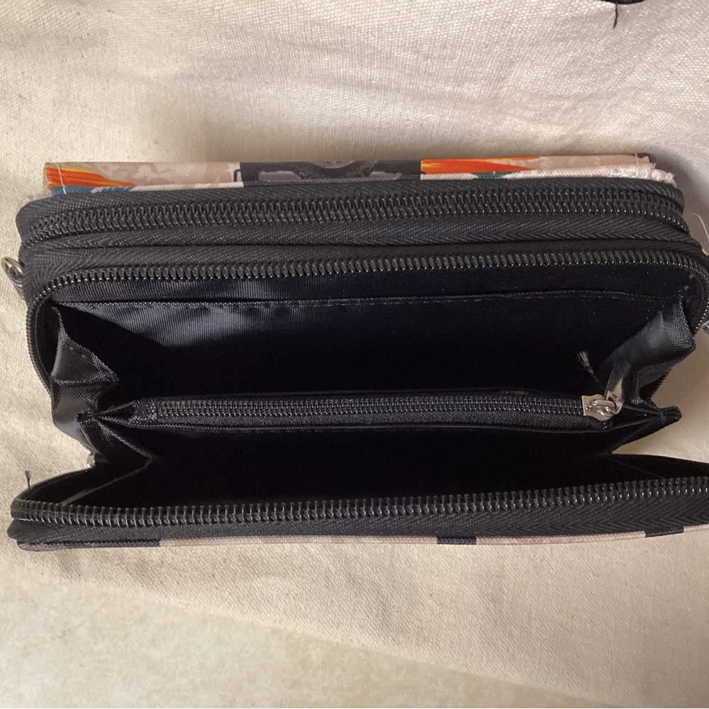 Jeep Wristlet Crossbody - Picture 4 of 4